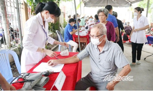 Trạm Y tế thị trấn Chợ Gạo đẩy mạnh học tập và làm theo lời Bác