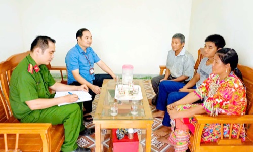 Bừng sáng làng Mông làm theo lời Bác