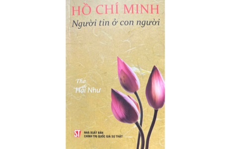 Người dựng chân dung Hồ Chí Minh bằng thơ