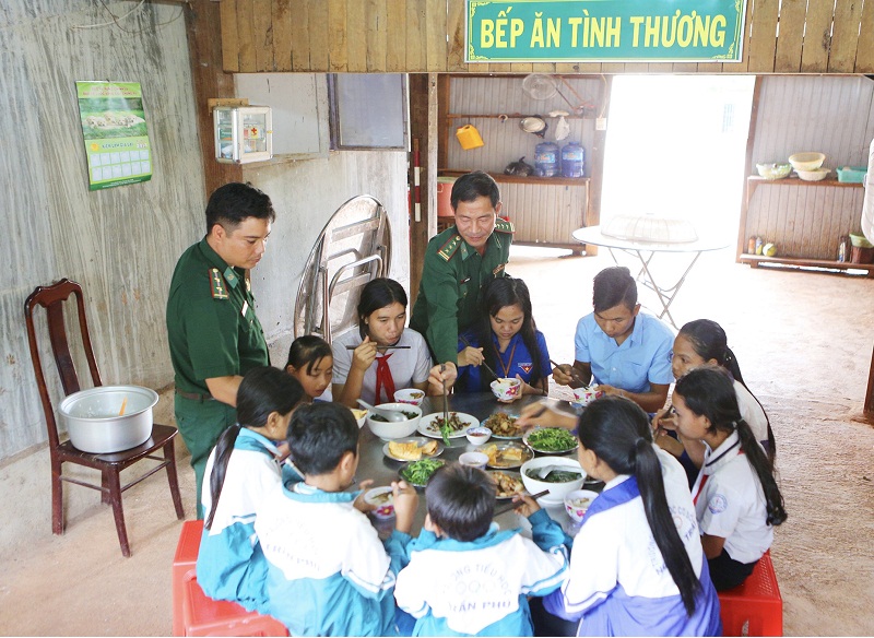 Bộ đội Biên phòng tỉnh Gia Lai duy trì mô hình Bếp ăn tình thương tại Đồn Cửa khẩu Lệ Thanh