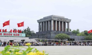 Hơn 61 nghìn lượt khách vào Lăng viếng Chủ tịch Hồ Chí Minh dịp 30/4, 01/5/2024