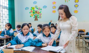 Cô giáo H’oắt Byă-Tấm gương sáng về học và làm theo Bác