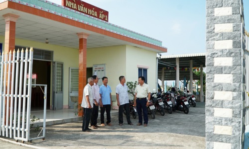 Chi bộ điển hình trong học tập và làm theo gương Bác