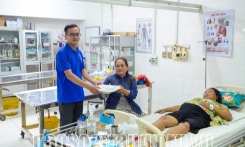 Tuổi trẻ Trung tâm Y tế thị xã Vĩnh Châu học tập và làm theo Bác