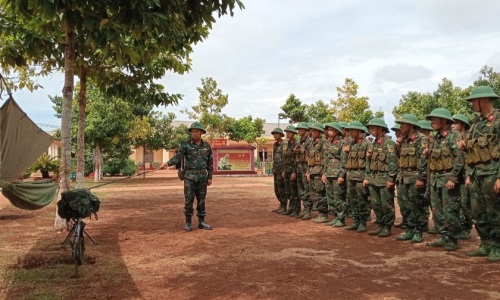 Cán bộ, chiến sĩ Tiểu đoàn 15 (Sư đoàn 320, Quân đoàn 3) tích cực học tập và làm theo lời Bác