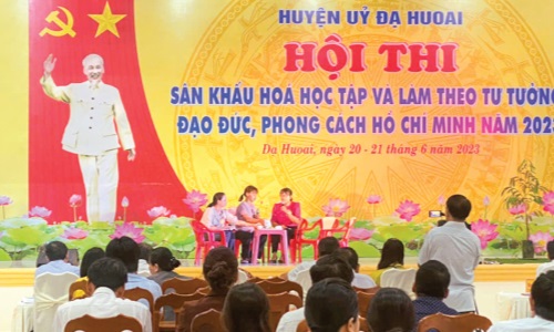 Đạ Huoai đẩy mạnh học tập và làm theo Bác