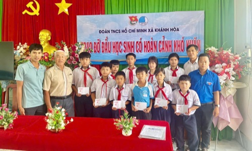 Đảng bộ xã Khánh Hòa học tập và làm theo gương Bác