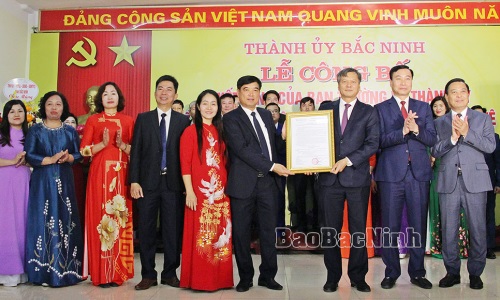 Học và làm theo Bác, xây dựng đội ngũ cán bộ đáp ứng yêu cầu, nhiệm vụ trong tình hình mới