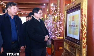 Thủ tướng Phạm Minh Chính dâng hương tại Nhà tưởng niệm Chủ tịch Hồ Chí Minh với chiến dịch Biên giới