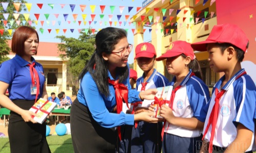 Tuổi trẻ Đắk Nông chăm lo đàn em thân yêu