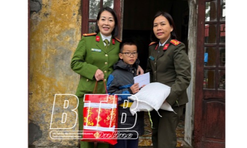 Phụ nữ Thái Bình thi đua học và làm theo Bác