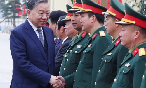 Quan điểm của Chủ tịch Hồ Chí Minh về bản lĩnh chính trị của đảng cách mạng và định hướng giải pháp nâng cao bản lĩnh chính trị của Đảng hiện nay