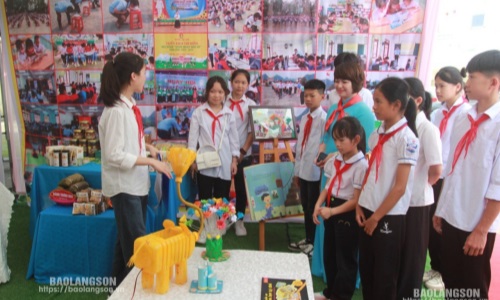 Ra sức rèn luyện, học tập, xứng đáng là cháu ngoan Bác Hồ