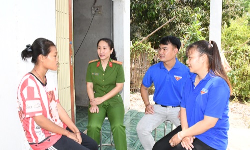 ​  Học và làm theo Bác từ những việc bình dị