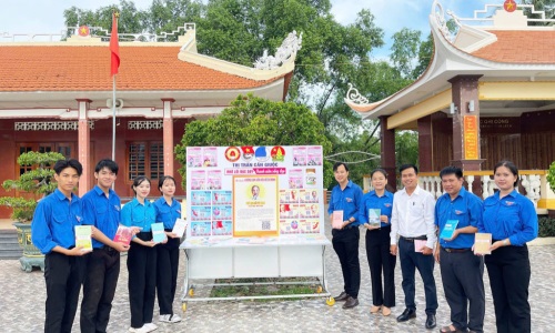 Đảng bộ thị trấn Cần Giuộc: Điển hình trong học tập và làm theo gương Bác
