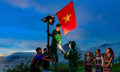 Nghiên cứu, vận dụng và phát triển sáng tạo tư tưởng Hồ Chí Minh trong giải quyết vấn đề dân tộc, tôn giáo hiện nay