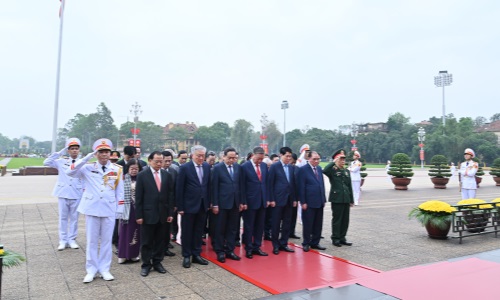 Các đồng chí lãnh đạo, nguyên lãnh đạo Đảng, Nhà nước vào Lăng viếng Chủ tịch Hồ Chí Minh