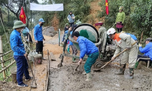 Trạm Tấu thiết thực học và làm theo Bác