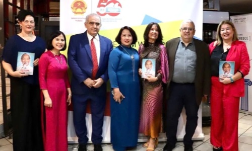 Ra mắt cuốn sách “Tiểu sử Hồ Chí Minh” bằng tiếng Hy Lạp