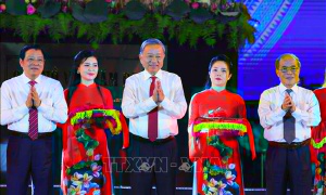 Tổng Bí thư Tô Lâm dự khai mạc Lễ hội Làng Sen