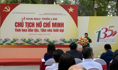 Giới thiệu 300 hình ảnh về Chủ tịch Hồ Chí Minh – Tinh hoa dân tộc, Tầm vóc thời đại