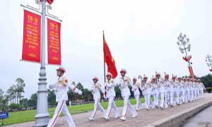 Lễ chào cờ đặc biệt kỷ niệm 135 năm Ngày sinh Chủ tịch Hồ Chí Minh