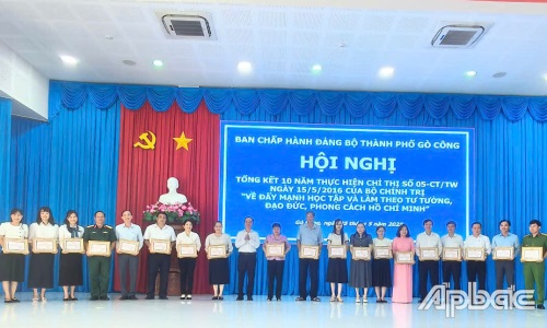 TP. Gò Công: Khen thưởng 41 tập thể, cá nhân học tập và làm theo Bác