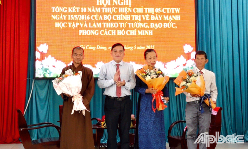 Huyện Gò Công Đông: Nhận thức, trách nhiệm của việc học tập và làm theo Bác ngày càng nâng cao