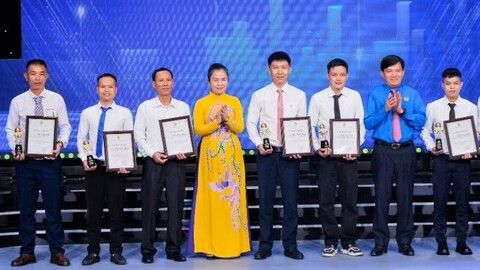 Nghệ An biểu dương điển hình tiên tiến học tập và làm theo phong cách, đạo đức Hồ Chí Minh
