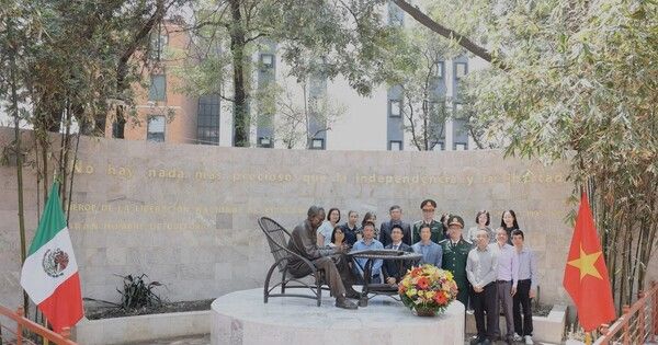 Sôi nổi các hoạt động chào mừng 136 năm Ngày sinh Chủ tịch Hồ Chí Minh tại nhiều nơi trên thế giới