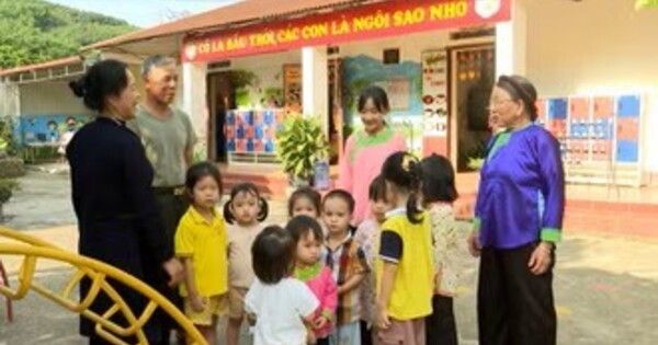 Động lực từ những tấm huy hiệu Bác Hồ