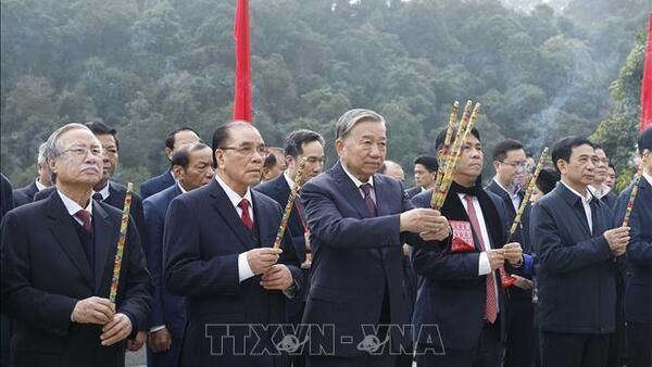 Tổng Bí thư Tô Lâm dâng hương tại Khu Di tích quốc gia đặc biệt Pác Bó