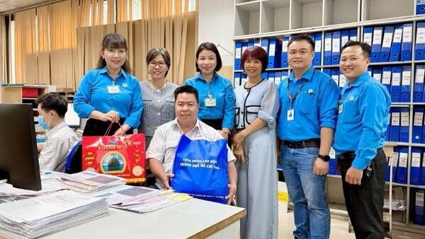 "Từ lời Bác dạy tôi học cách đứng lên!"