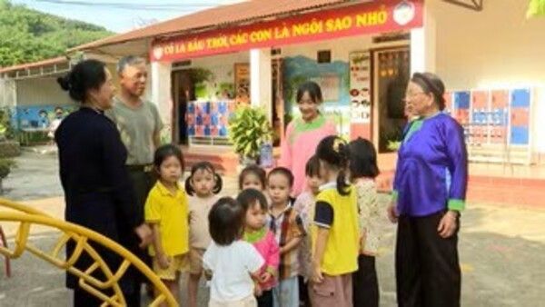 Động lực từ những tấm huy hiệu Bác Hồ