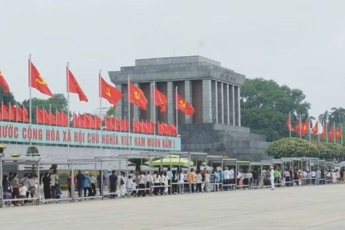 Tháng Năm: Biết ơn, tự hào và nhớ thương vô hạn