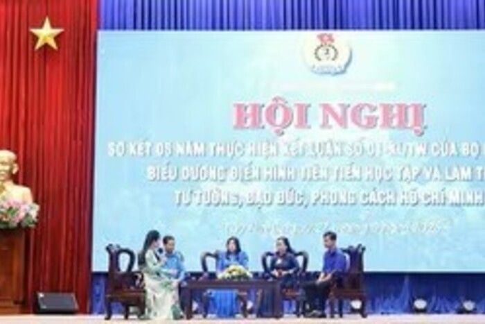 Tây Ninh biểu dương điển hình tiên tiến học và làm theo Bác