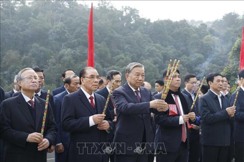 Tổng Bí thư Tô Lâm dâng hương tại Khu Di tích quốc gia đặc biệt Pác Bó
