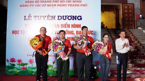 Đảng ủy các cơ quan Đảng Thành phố Hồ Chí Minh tuyên dương điển hình học tập và làm theo Bác tại Pác Bó