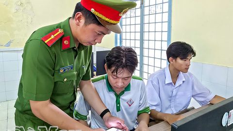 Chiến sĩ công an học Bác về tinh thần phục vụ Nhân dân