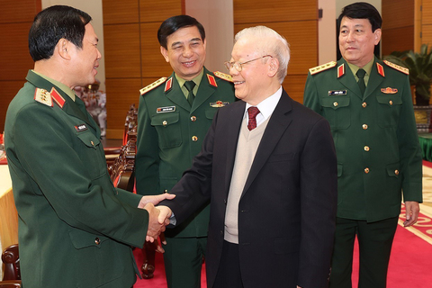 Vận dụng tư tưởng Hồ Chí Minh về “người trước, súng sau” vào xây dựng QĐND Việt Nam cách mạng, chính quy, tinh nhuệ, hiện đại