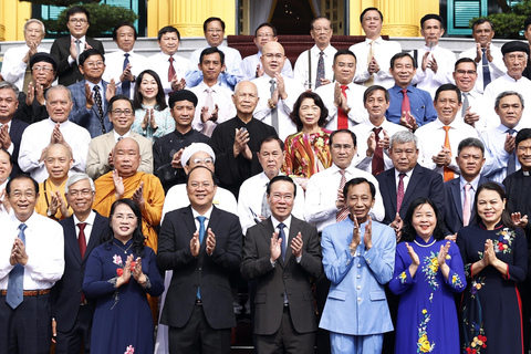 Giá trị của tư tưởng Hồ Chí Minh về tín ngưỡng, tôn giáo và sự vận dụng để bảo vệ nền tảng tư tưởng của Đảng trong công tác tôn giáo ở Việt Nam hiện nay