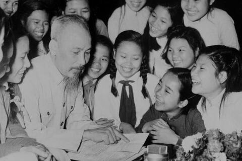 Chủ tịch Hồ Chí Minh với sự nghiệp giáo dục thiếu nhi