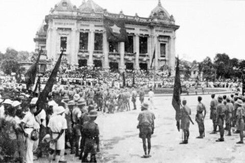 Bác Hồ với thắng lợi vẻ vang của Cách mạng Tháng Tám