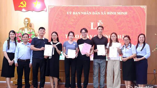 Học và làm theo Bác nâng cao tinh thần phục vụ nhân dân