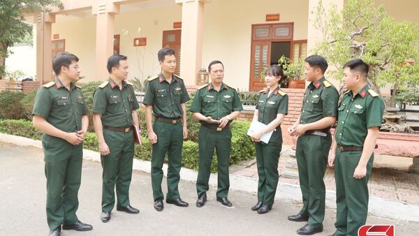 Học và làm theo Bác để xây dựng đơn vị vững mạnh toàn diện