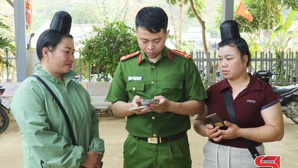 Học Bác bám sát cơ sở, gần dân, vì nhân dân phục vụ