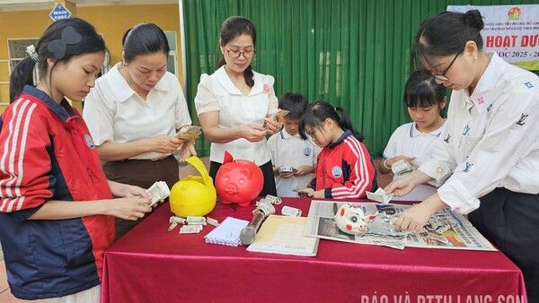 Học sinh làm theo lời Bác