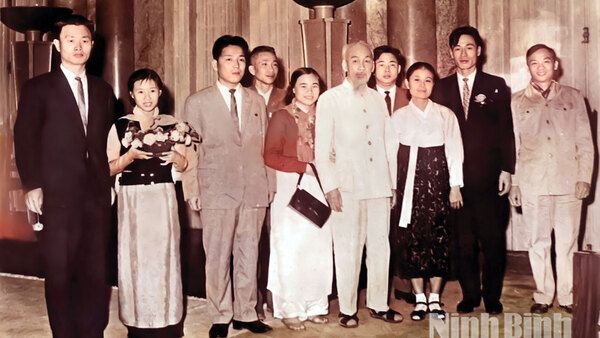 Ninh Bình: Lời Bác soi đường