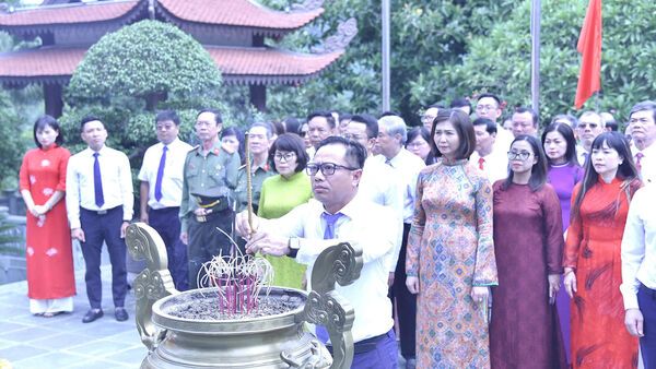 Đảng bộ phường Hoàn Kiếm báo công dâng Bác tại ATK Định Hóa