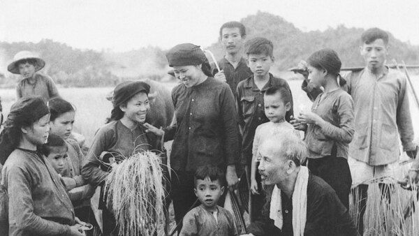 Tên người là Hồ Chí Minh